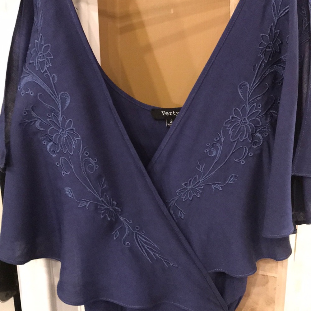 5⭐️ rated Stunning embroidered maxi dress - Picture 6 of 7